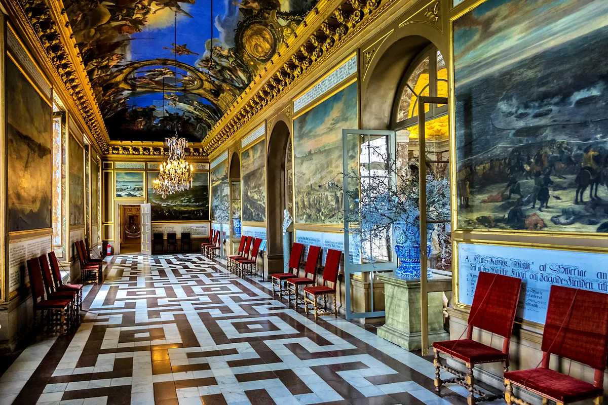 نمای داخل سالن کاخ دروتنینگهُلم (Drottningholm Palace)