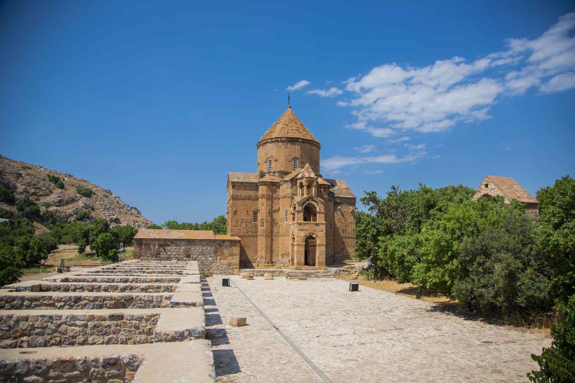 جزیره آختامار و کلیسای مقدس صلیب